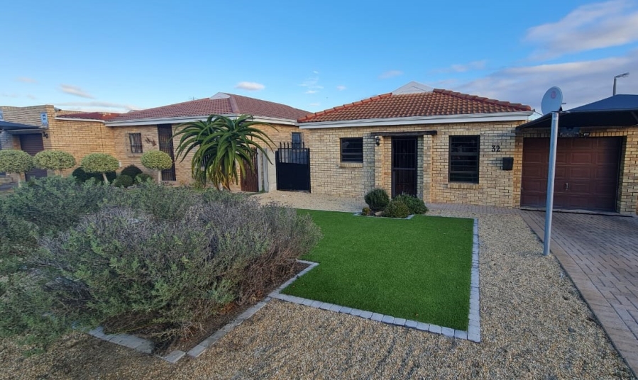 To Let 3 Bedroom Property for Rent in Normandie Western Cape